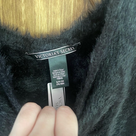 Fuzzy Victoria Secret Sleep Top - Picture 2 of 3